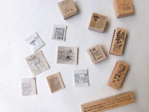 選んだクッションフロアサンプルに、スタンプで遊び心を