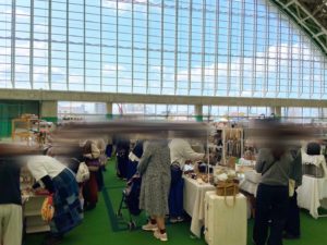 岡山ドームで開催されたハンドメイドイベントの会場風景